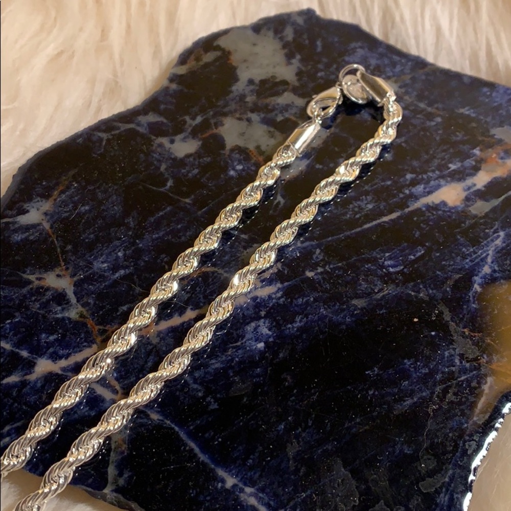 Twisted necklace 28 inches NWOT - Picture 6 of 6